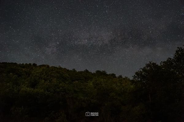 Cielo stellato e via lattea sopra Casaletto Spartano (SA)