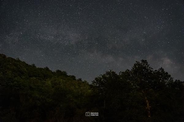 Cielo stellato e via lattea sopra Casaletto Spartano (SA)
